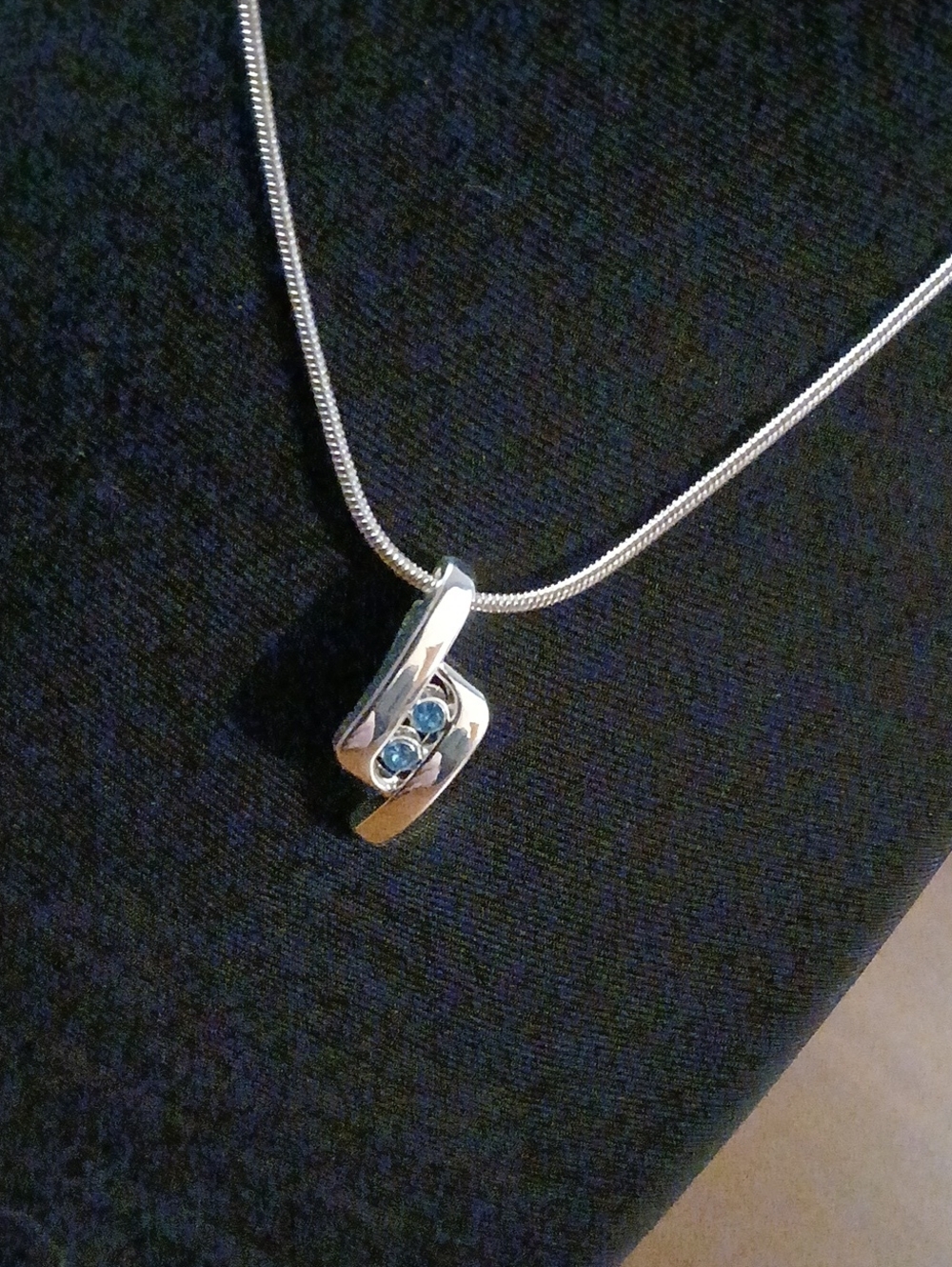 Silver Tone Aqua Blue Crystal Rhinestone Pendant Necklace 16"